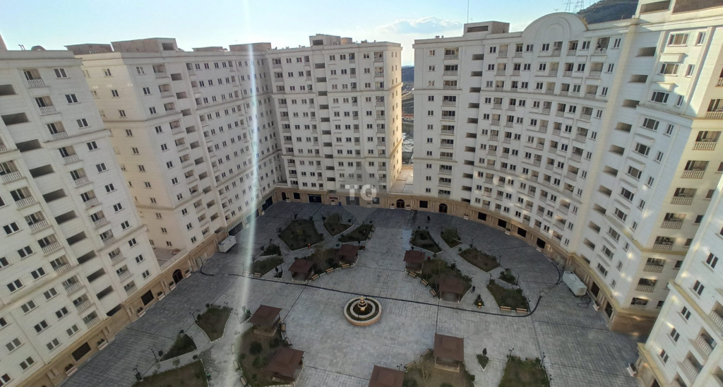حیات برج بام پونک