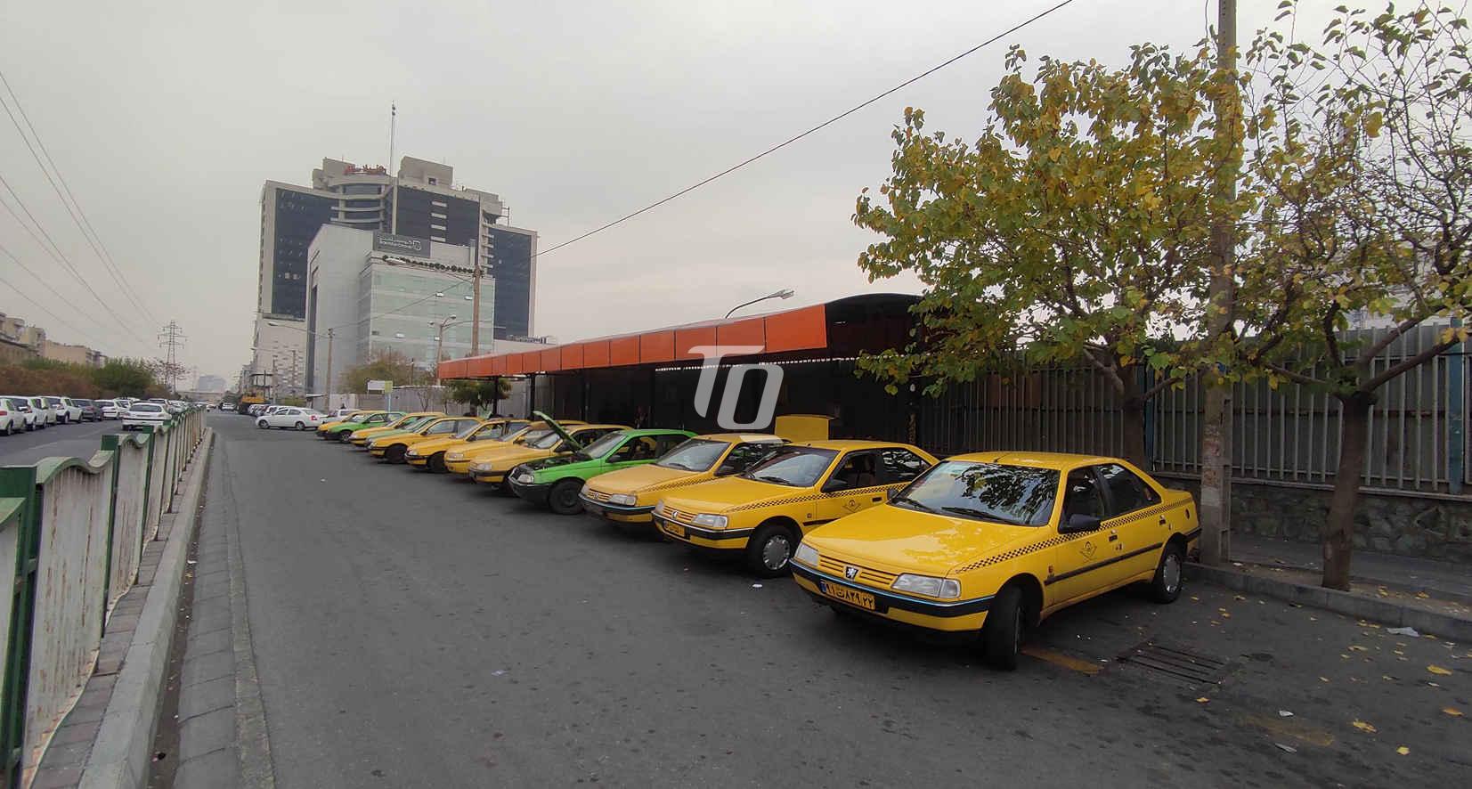 ایستگاه تاکسی پونک در بلوار همیلا